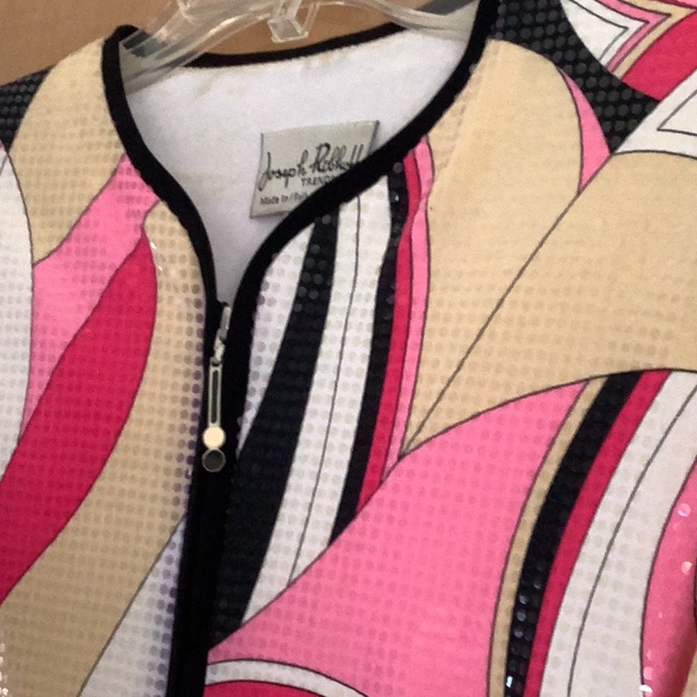 Stunning Joseph Ribkoff jacket or top.